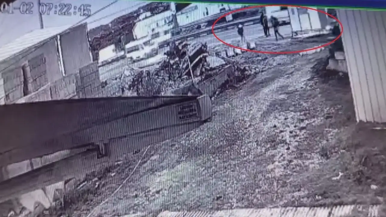 Hatay’da 9 Araç Birbirine Girdi: Otobüs Durağında Kaçış Anları! 4